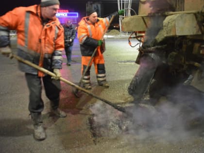 Продолжается ямочный ремонт дорожного полотна областного центра