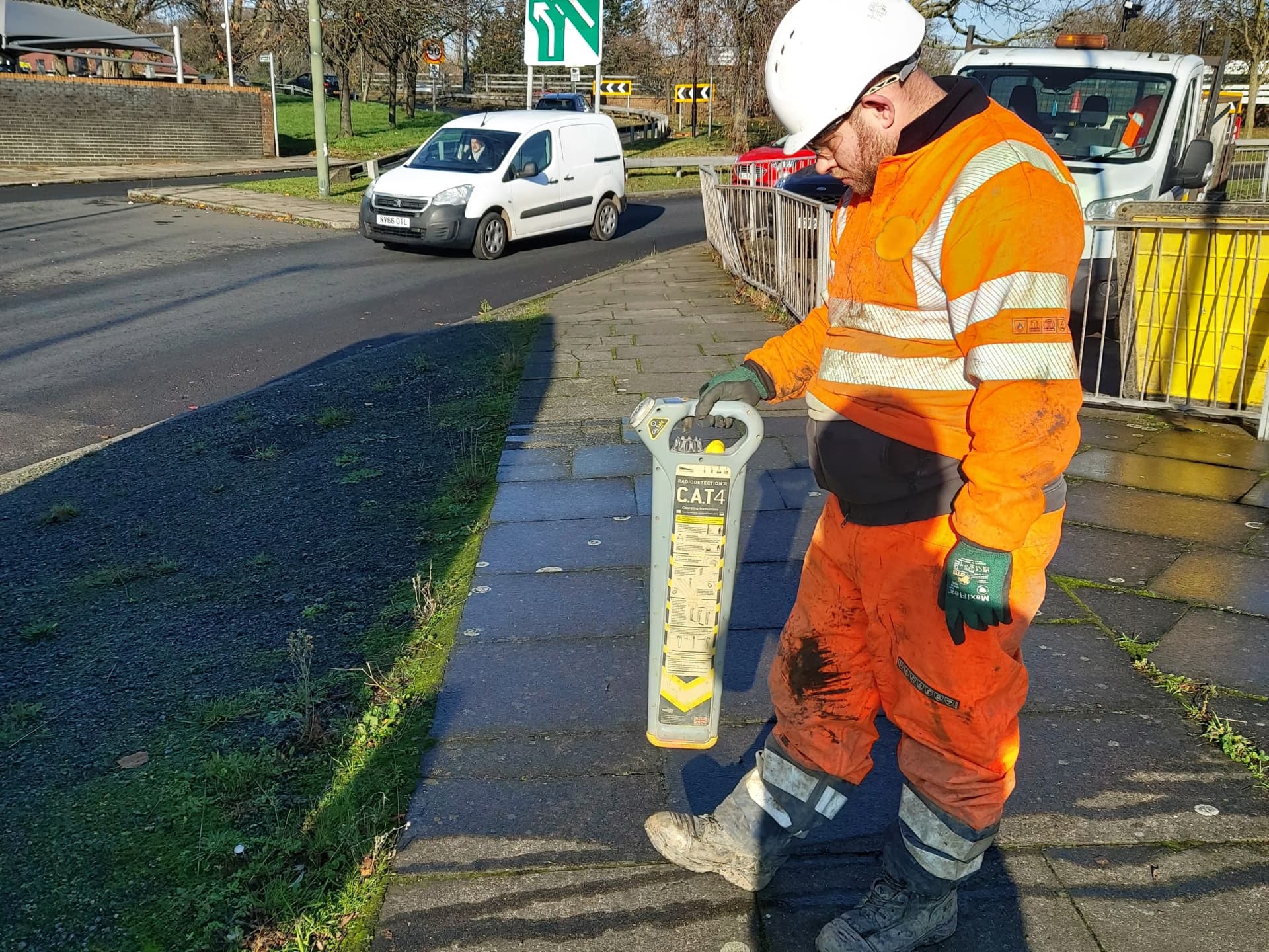 Safe digging practices on infrastructure site