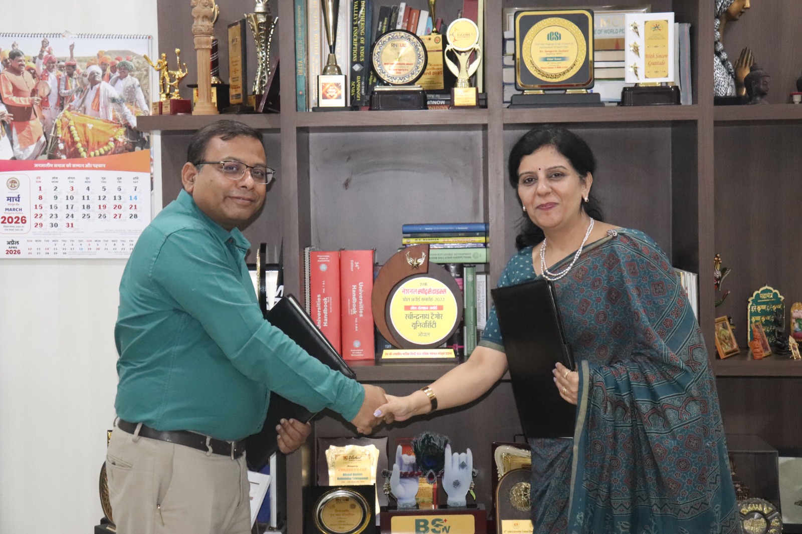 Dr. Vishal Nayak, CEO tanX and Dr. Sangeeta Juhari, Registrar, RNTU University Signed MOU
