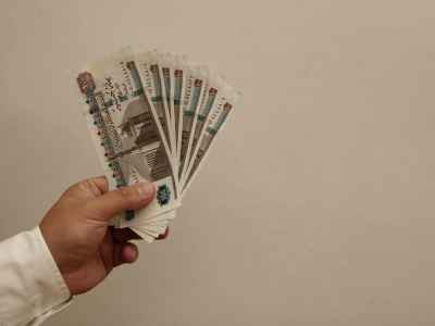 Hand Holding Egyptian 100 Pound Banknotes