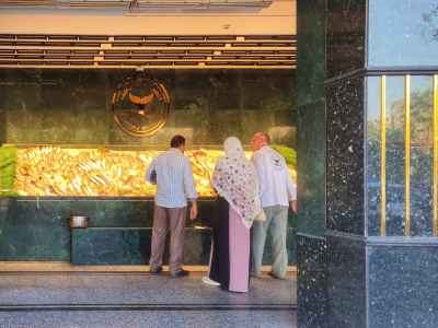 Customers Selecting Fresh Fish at Al-Akramin Seafood Cairo