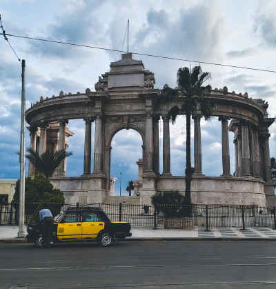 Al-Manshiya Monument and Yellow Taxi, Alexandria