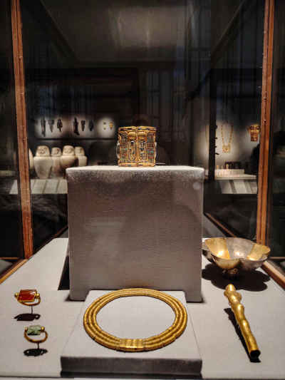 Ancient Egyptian Gold Jewelry Display, Egyptian Museum Cairo
