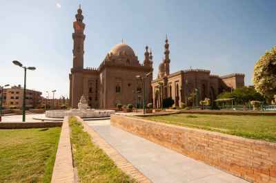 A stunning view of Sultan Hassan Mosque alongside Al-Rifai Mosque in Cairo, Egypt