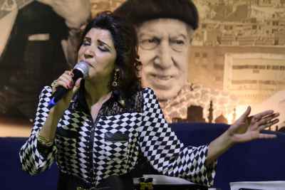 Arabic Female Singer Performing at a Ramadan Cultural Night – Live Music Performance 1