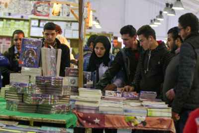 Crowd Browsing Books at Cairo International Book Fair 2017