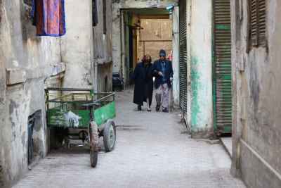 Elderly Couple Walking in a Narrow Alley (Hara) – Cairo Winter 2017