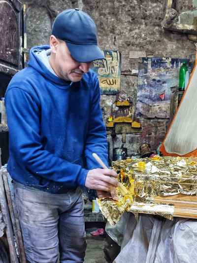 Traditional Egyptian “Tadheeb” Artisan – Handmade Gold Leaf Craftsmanship in Historic Cairo