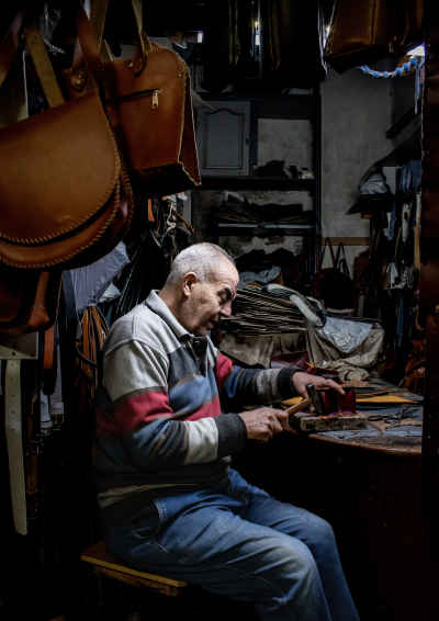 Traditional Egyptian Leather Bag Maker – Handmade Leather Craftsmanship in Egypt