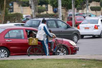 Man riding a bicycle in Cairo, Winter 2017 2