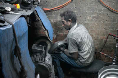 Traditional Egyptian Metal Turning Workshop – “Warshit El Kharata” in Historic Cairo