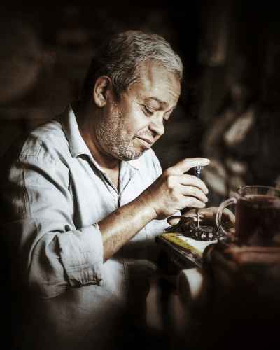 Traditional Egyptian “Sa’aty” Watchmaker – “Hares El Waqt” in Historic Cairo