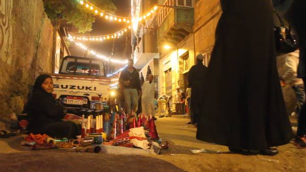 Woman Selling Children’s Toys on the Street in Cairo, Egypt - Video