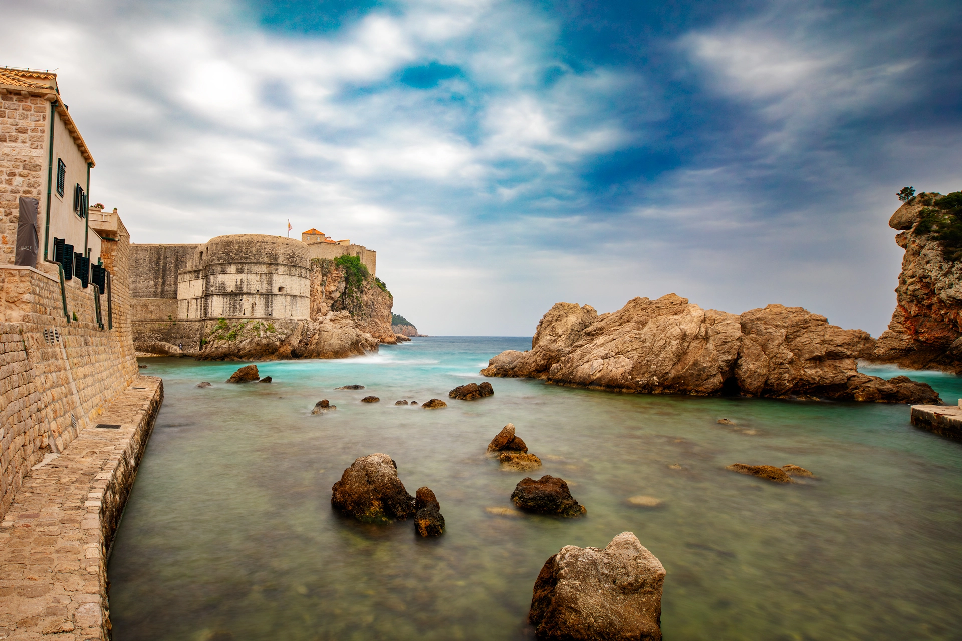 Majestic View of Dubrovnik's Historic Fortifications