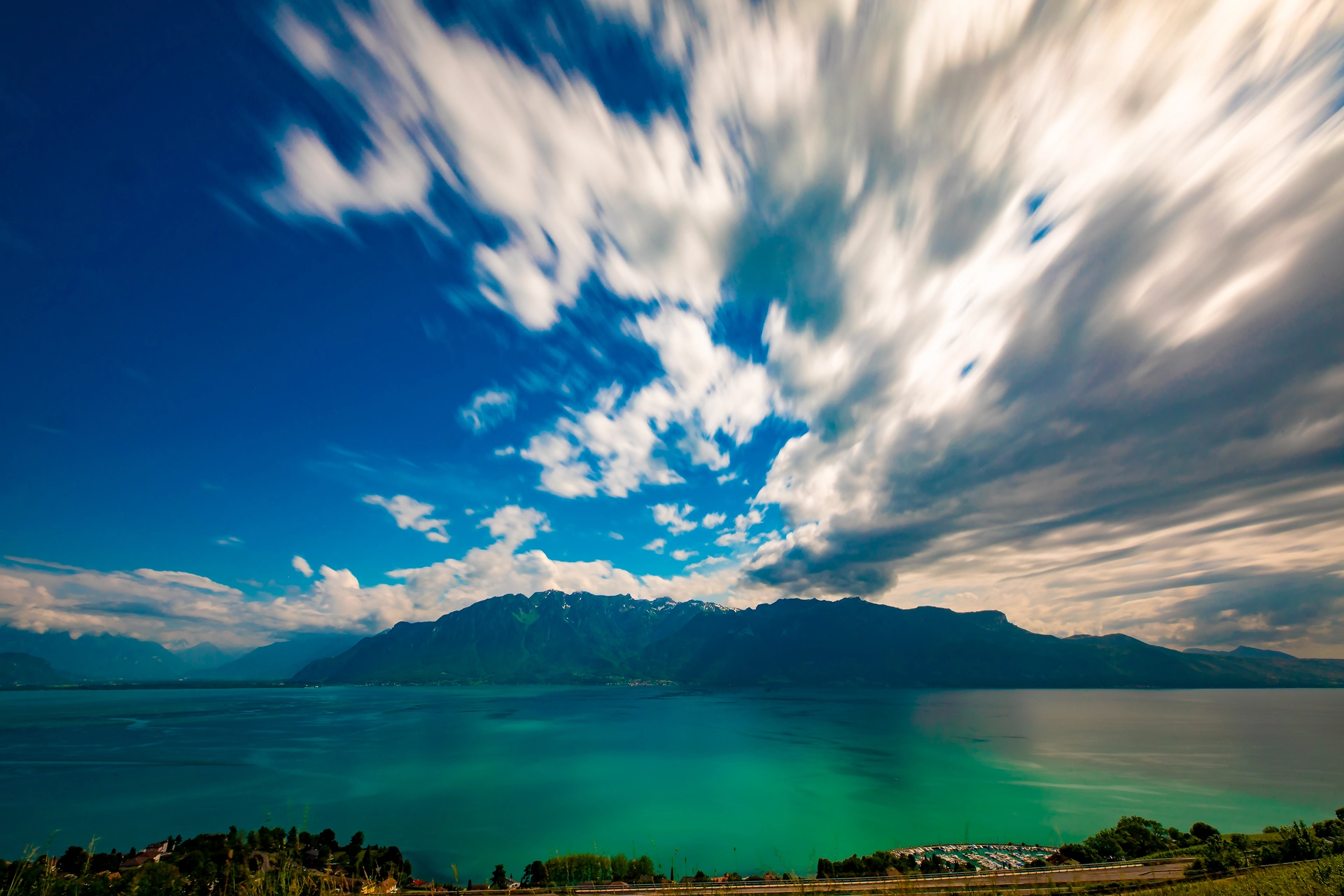 Dynamic Skies Over the Turquoise Waters of Lake Geneva