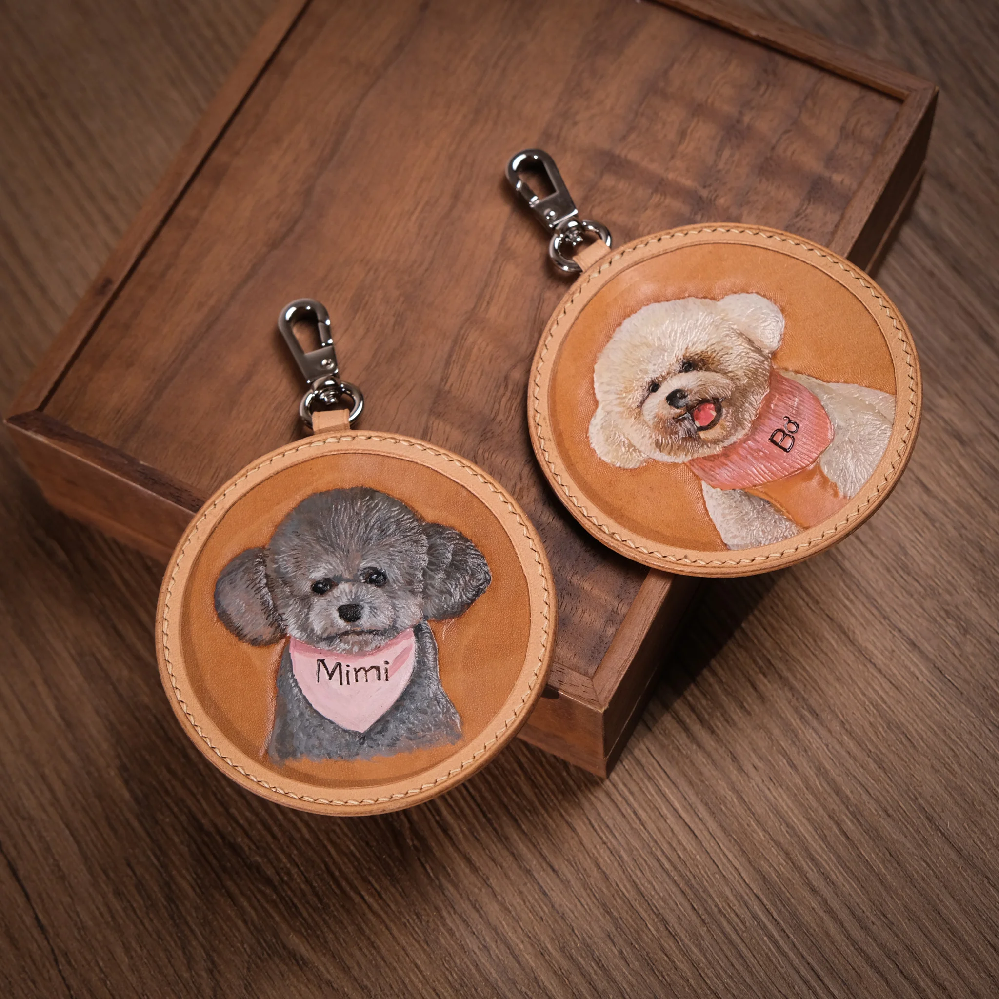Ảnh Studio Charm tròn chạm khắc Pet cưng (Theo ảnh riêng của khách hàng) - Koi Leather