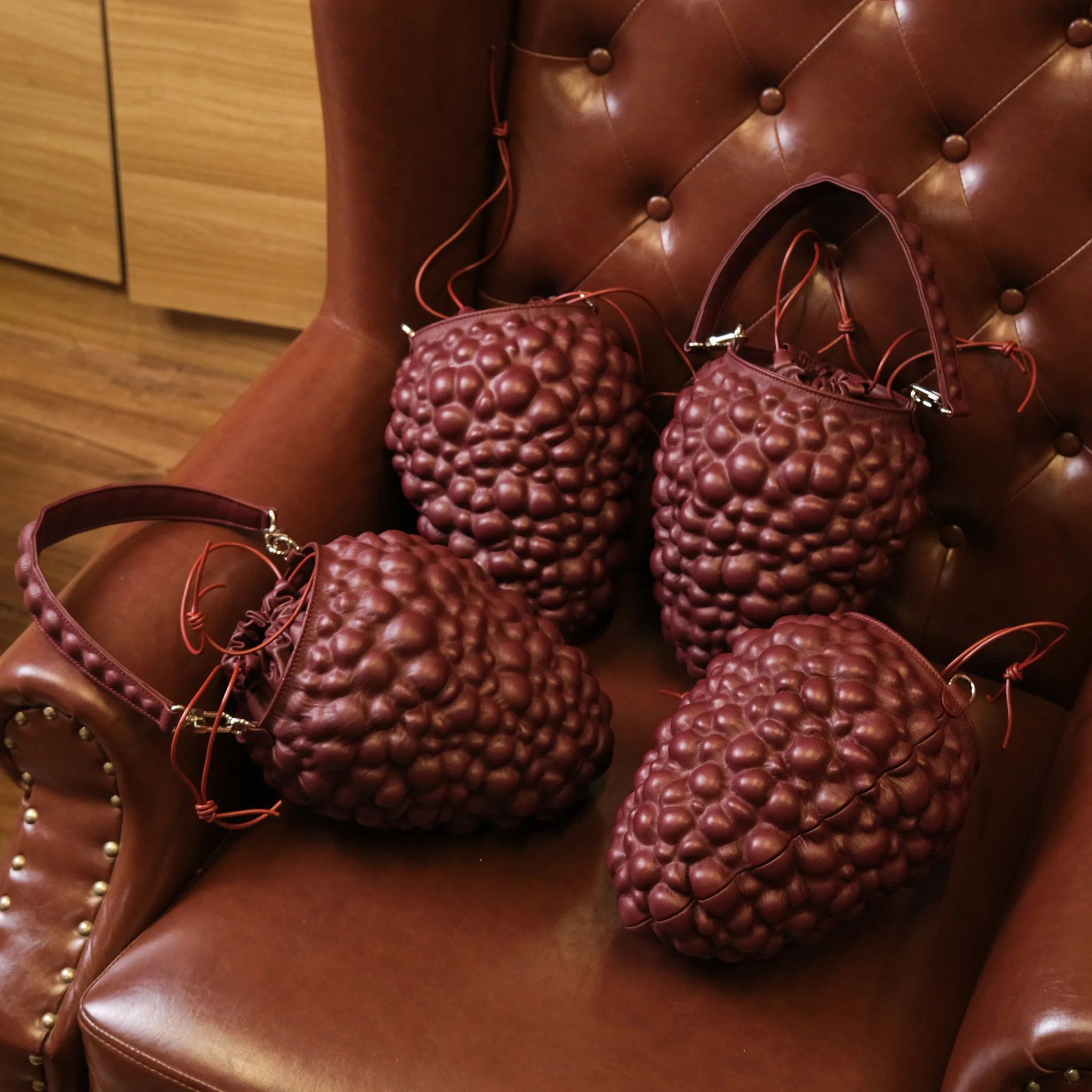 Ảnh Studio túi Berry - Koi Leather