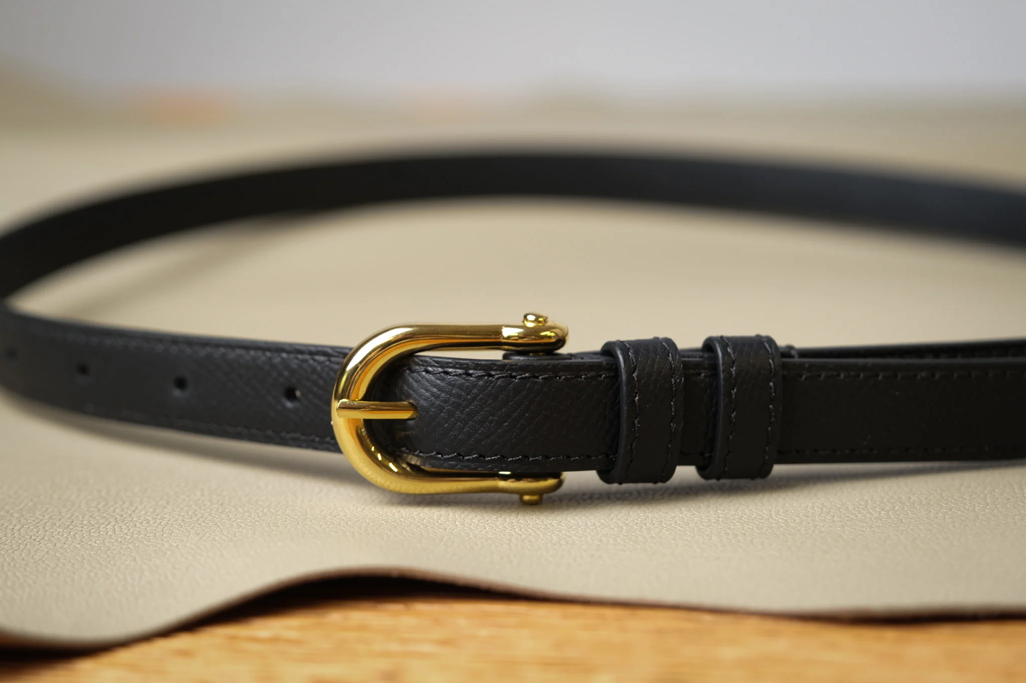 Ảnh Studio dây nịt - Koi Leather