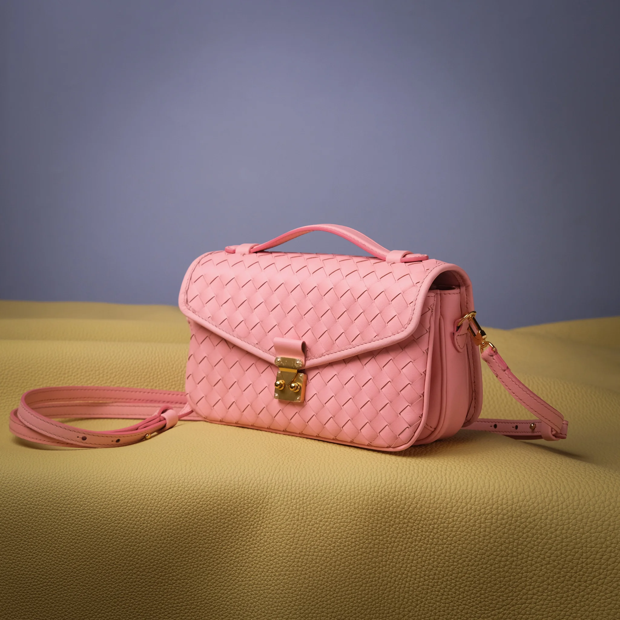 Ảnh Studio túi Chub - Koi Leather