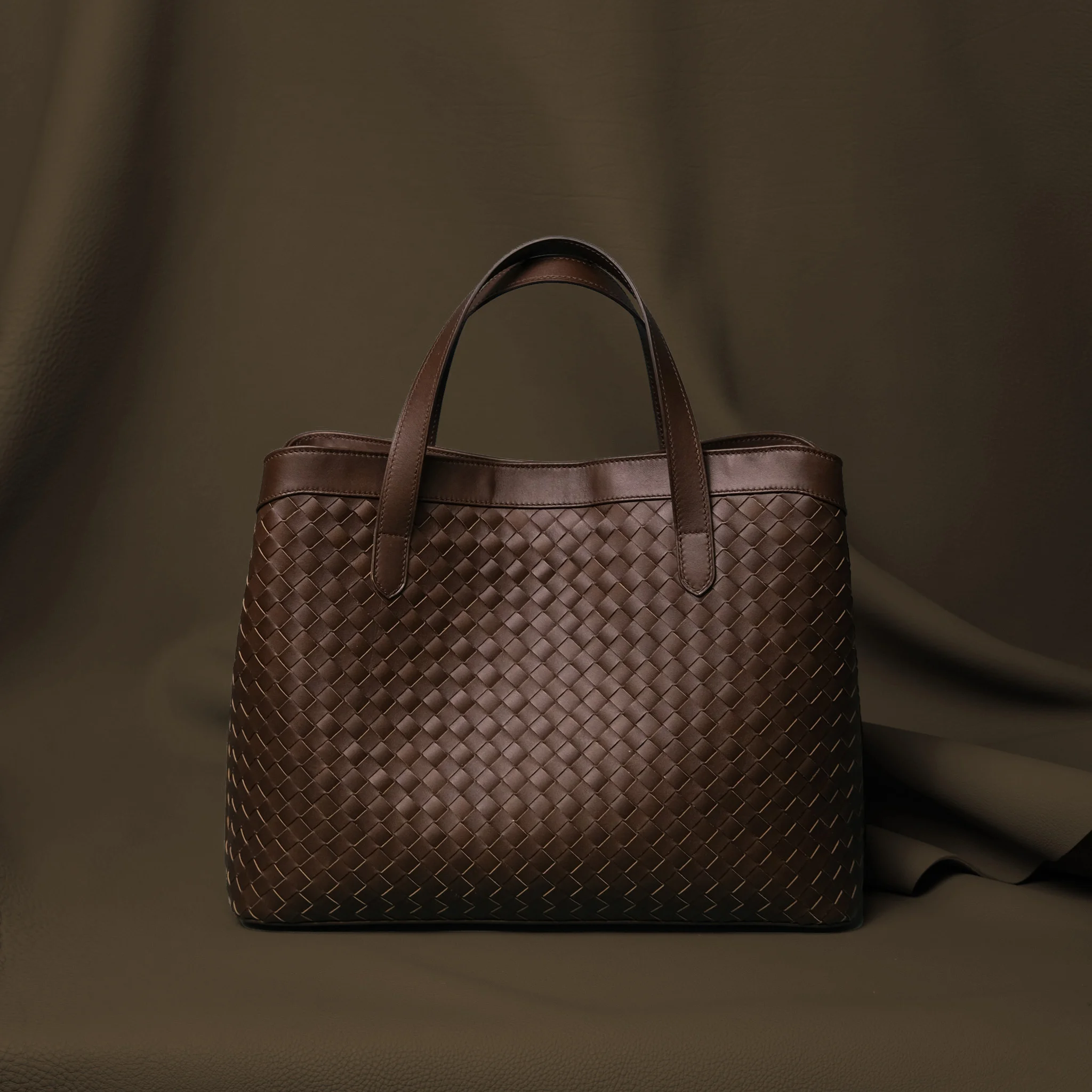 Ảnh Studio túi Loom nâu lớn - Koi Leather