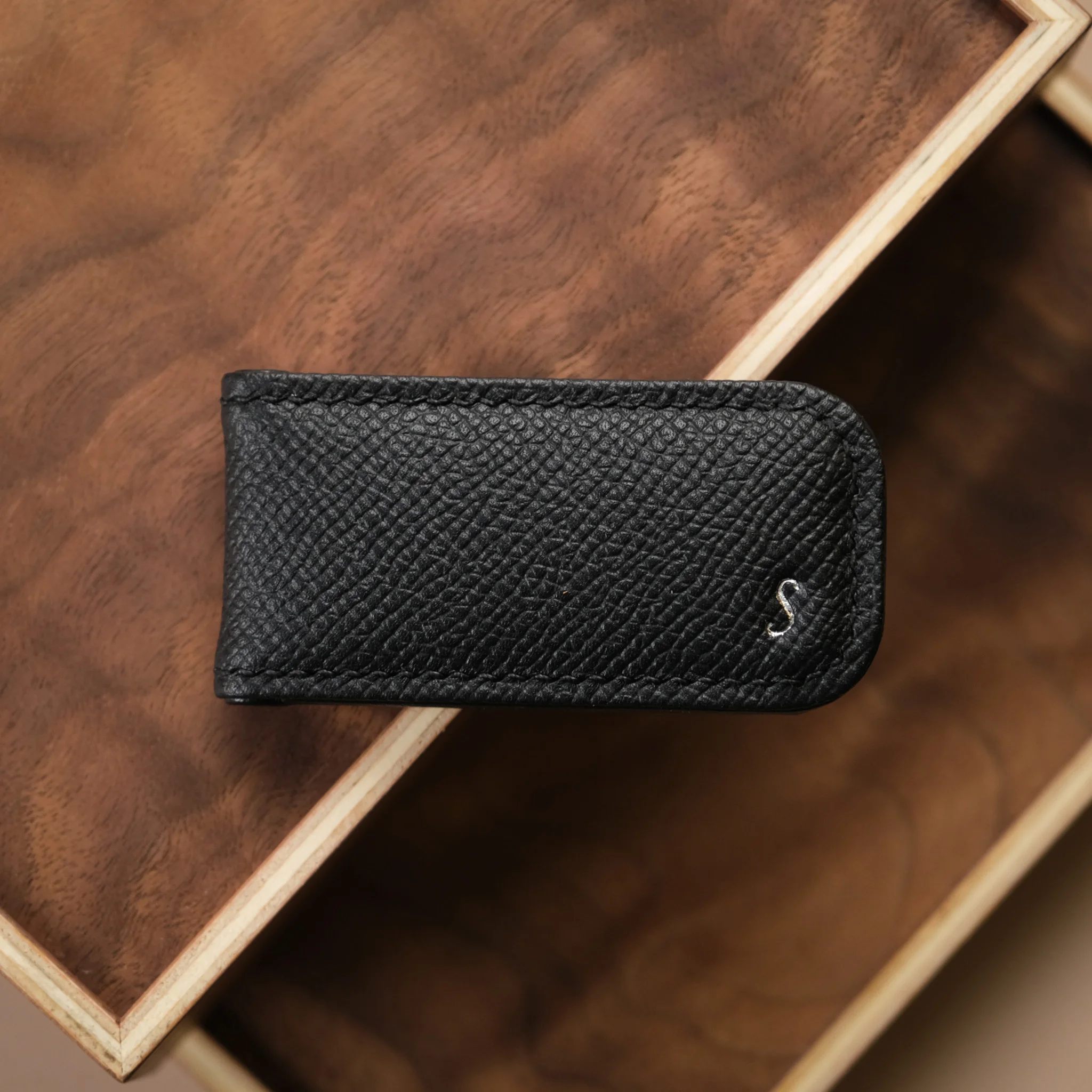 Ảnh Studio money clip - Koi Leather