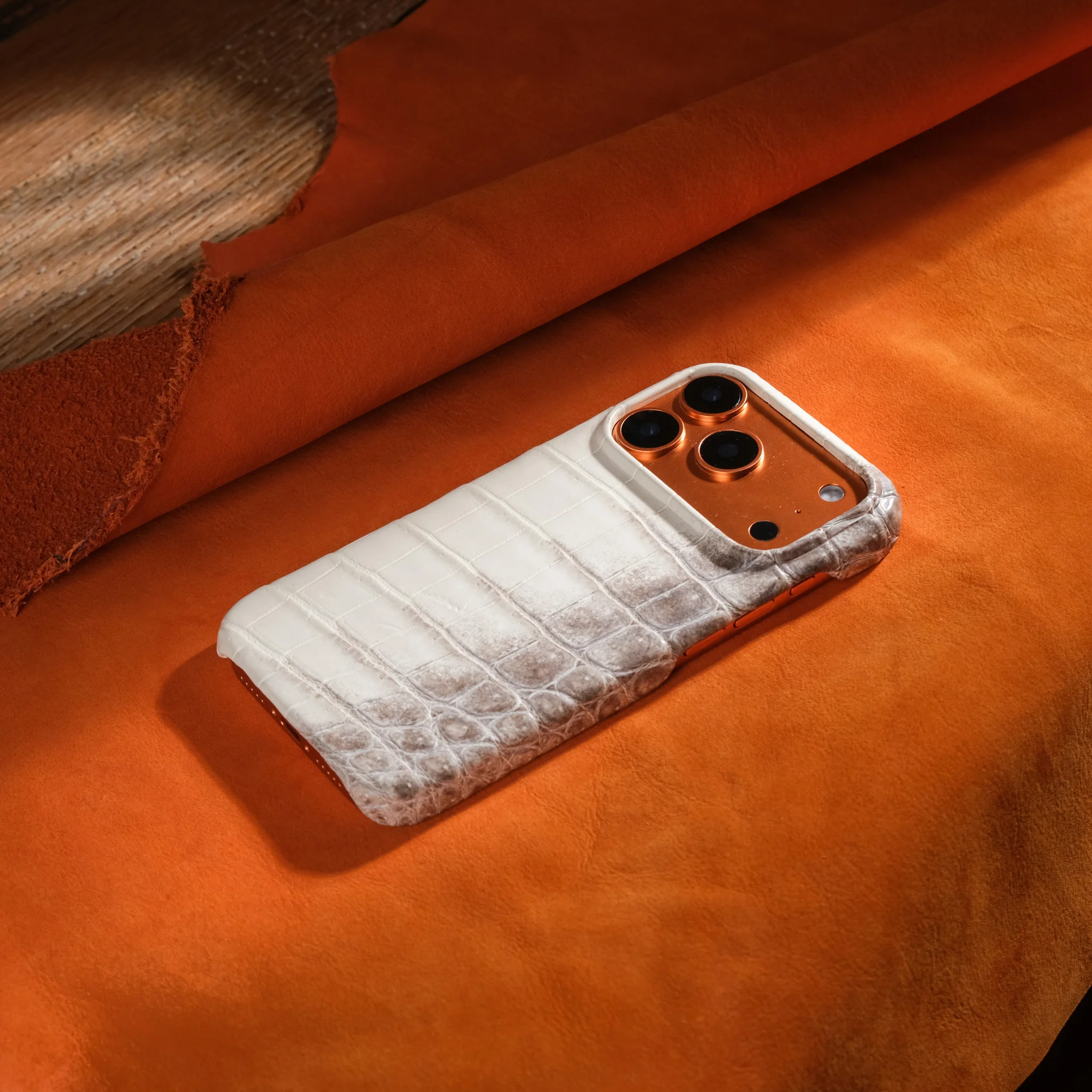 Ảnh Studio Ốp lưng iphone - Koi Leather