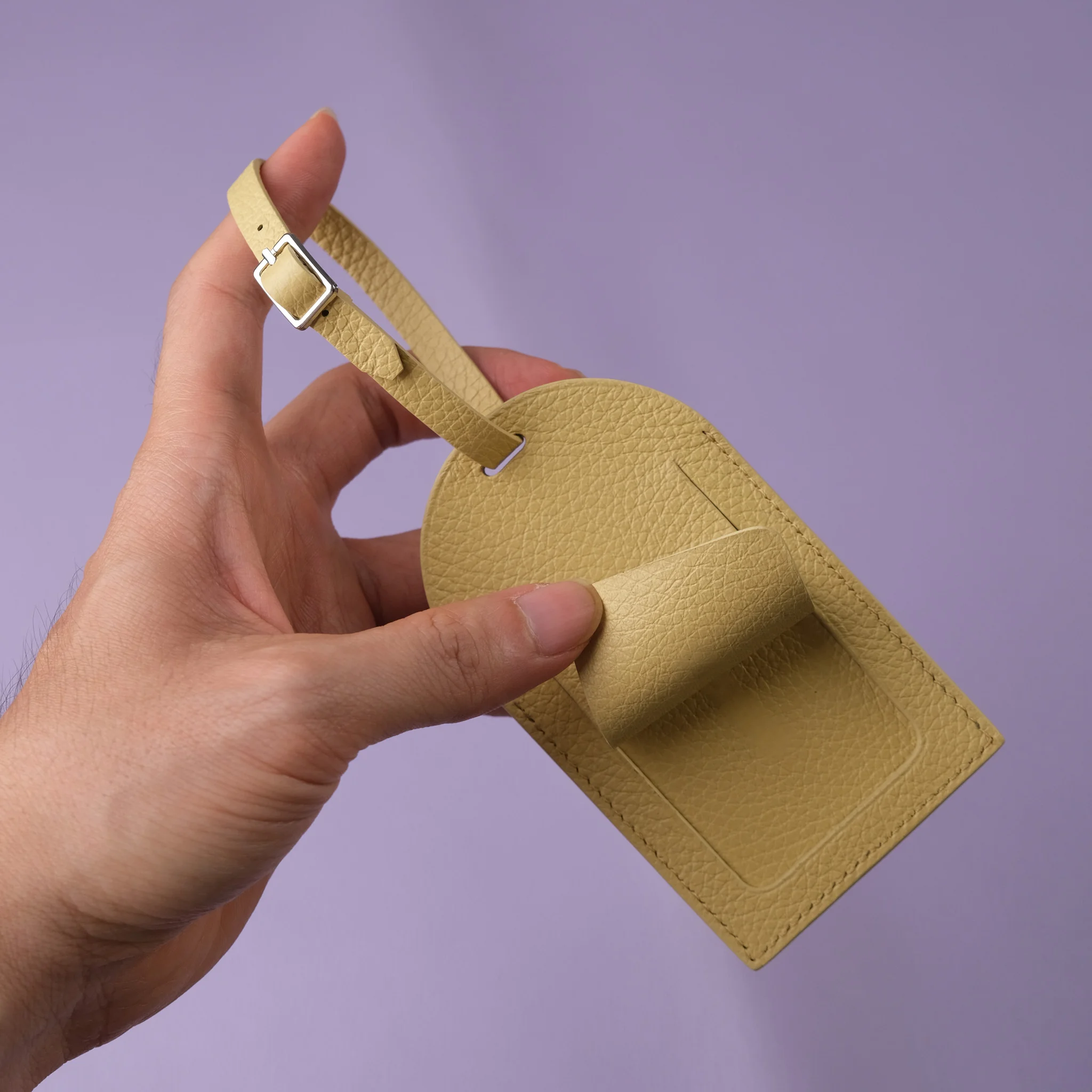 Ảnh Studio Tag Vali - Koi Leather
