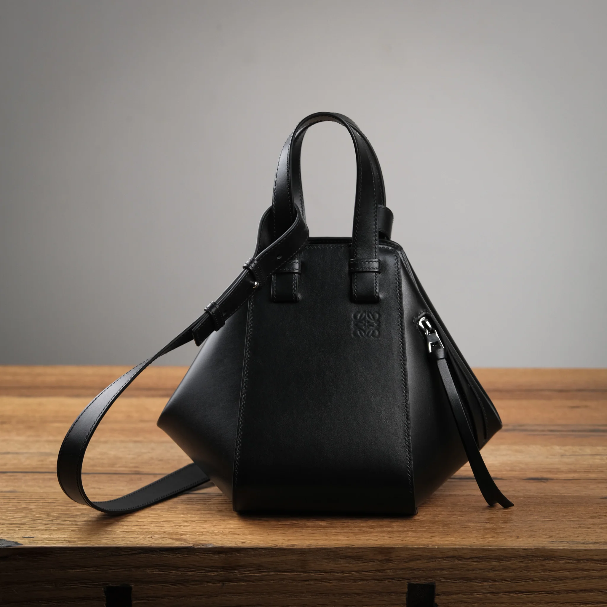 Ảnh Studio Túi Loewe Hammock - Koi Leather