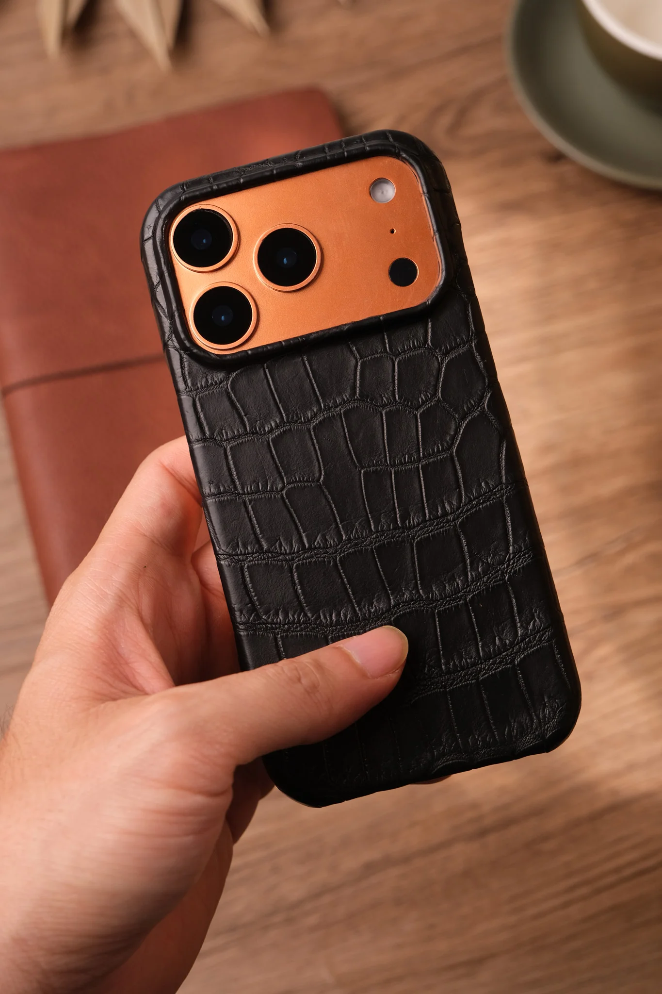 Ảnh Studio Iphone case - Koi Leather