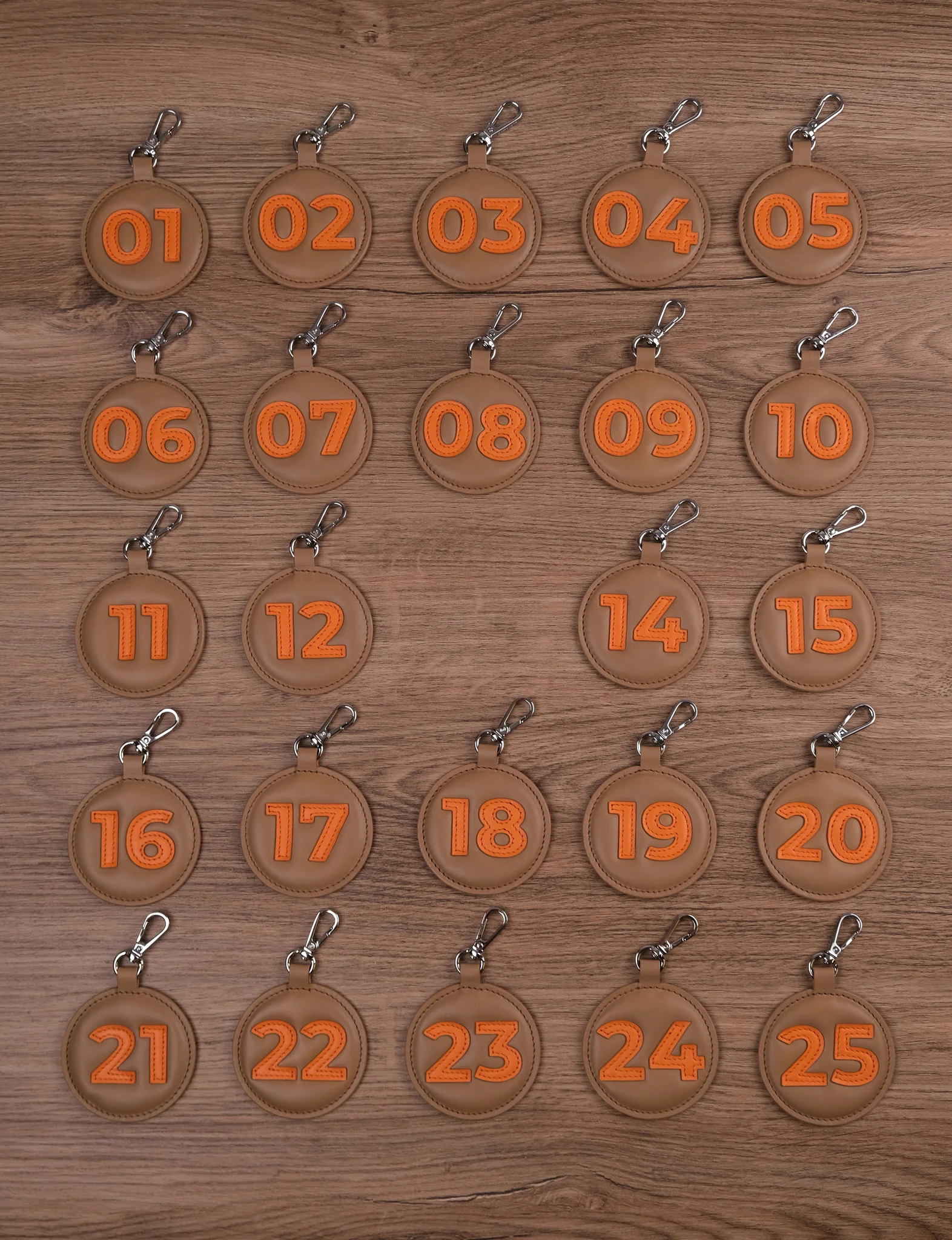 Ảnh Studio Charm túi - Koi Leather