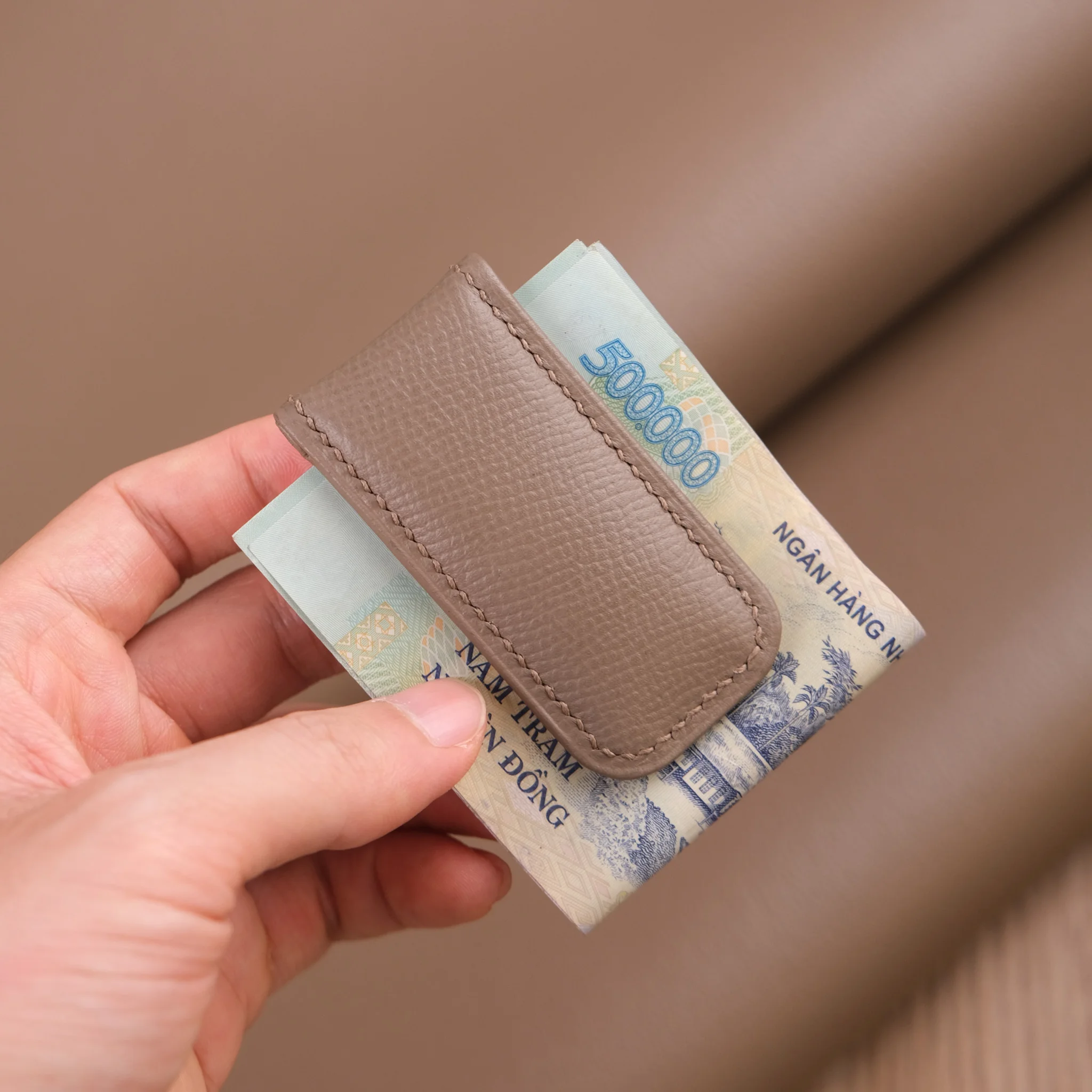 Ảnh Studio money clip etoupe - Koi Leather