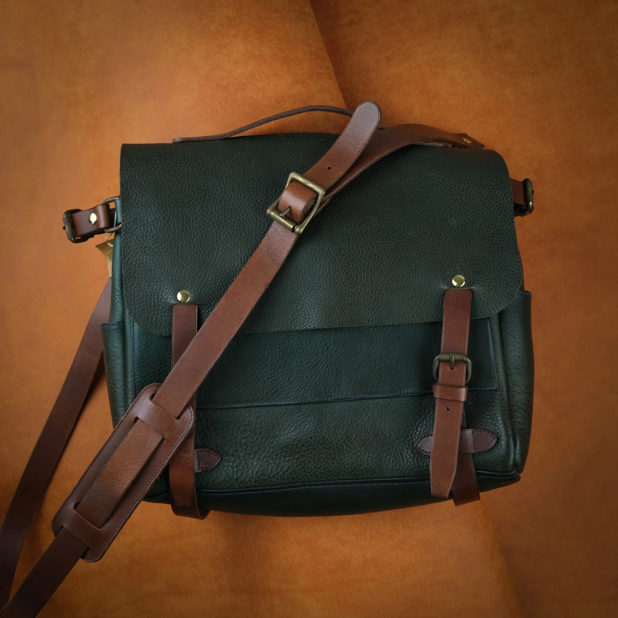 Ảnh Studio Messenger bag - Koi Leather