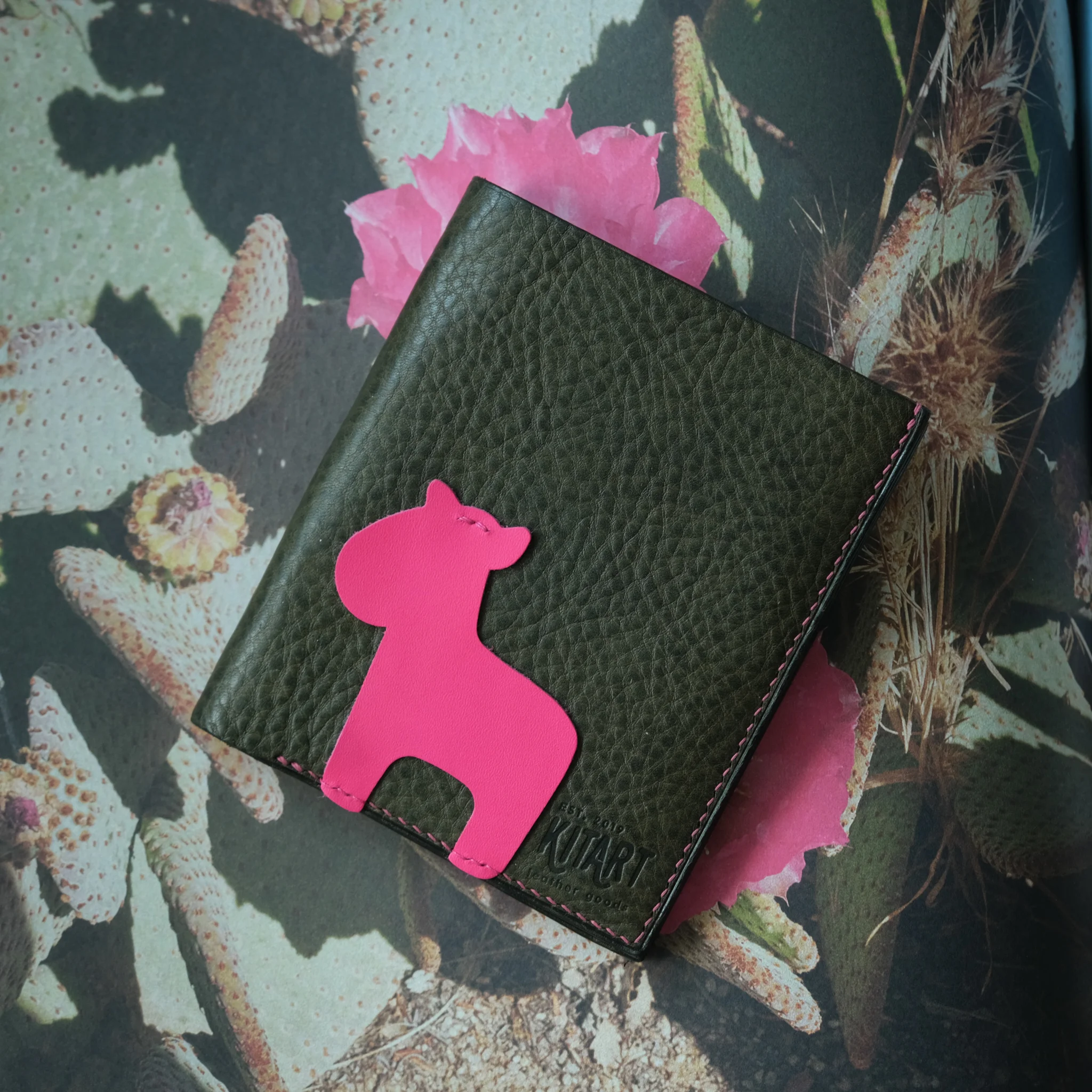 Ảnh Studio Ví Kitart - Koi Leather