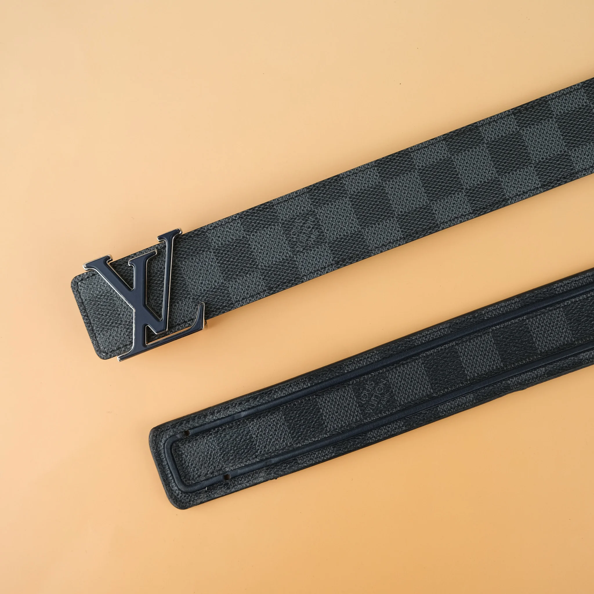 Ảnh Studio Belt LV - Koi Leather