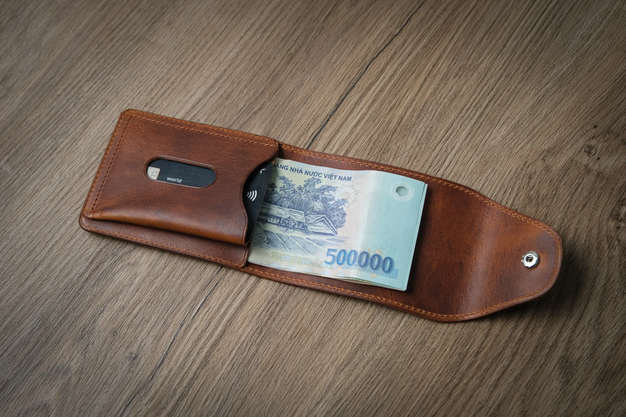 Ảnh Studio Snap Wallet Waxi Brown - Koi Leather