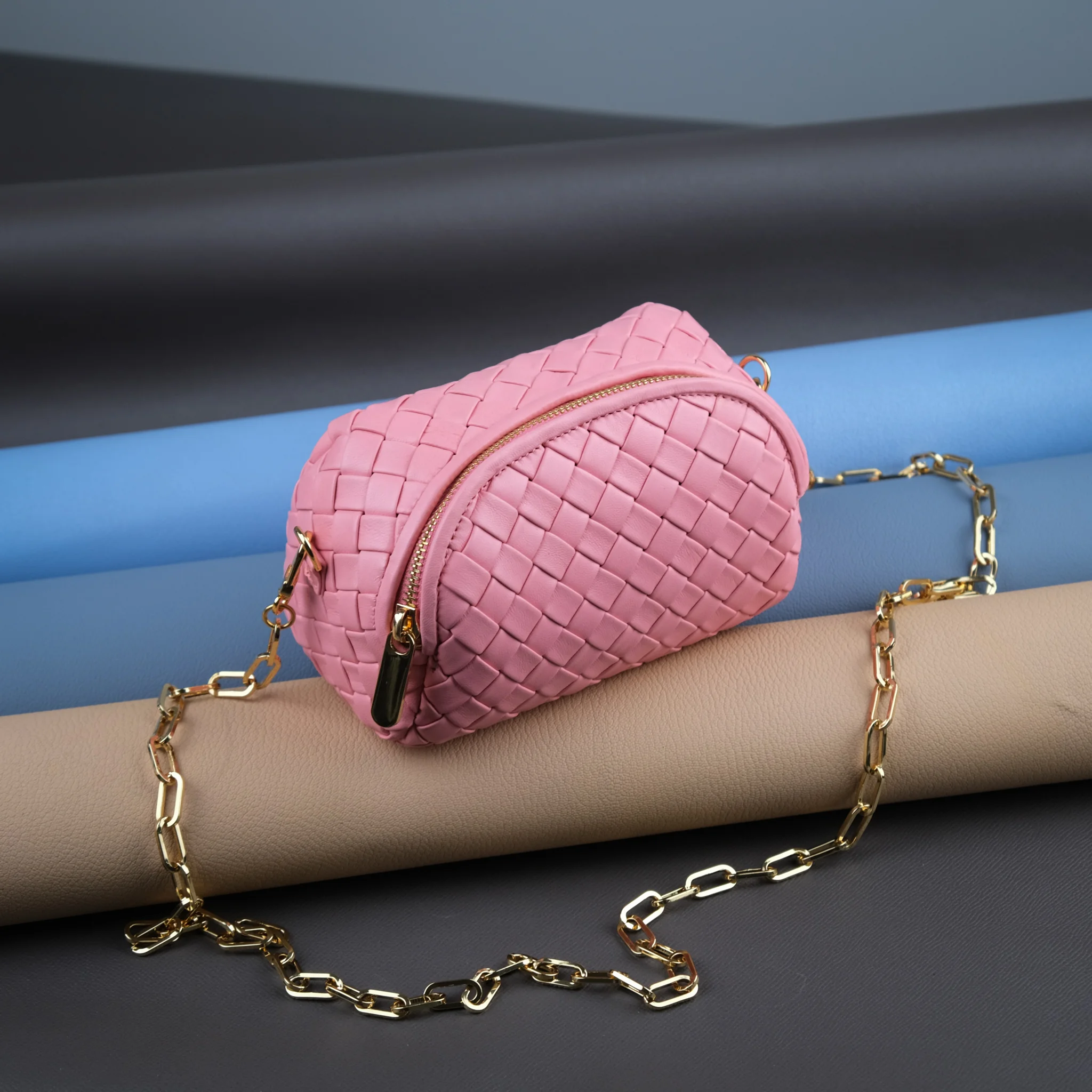 Ảnh Studio Túi Chub pink - Koi Leather