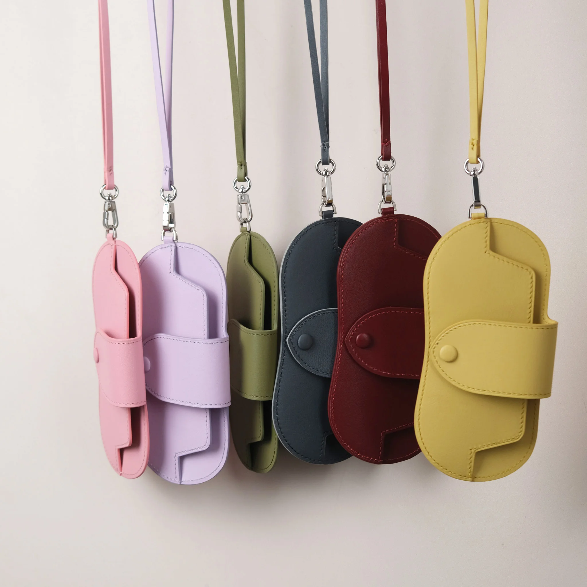 Ảnh Studio Bao mắt kính có dây đeo - Koi Leather