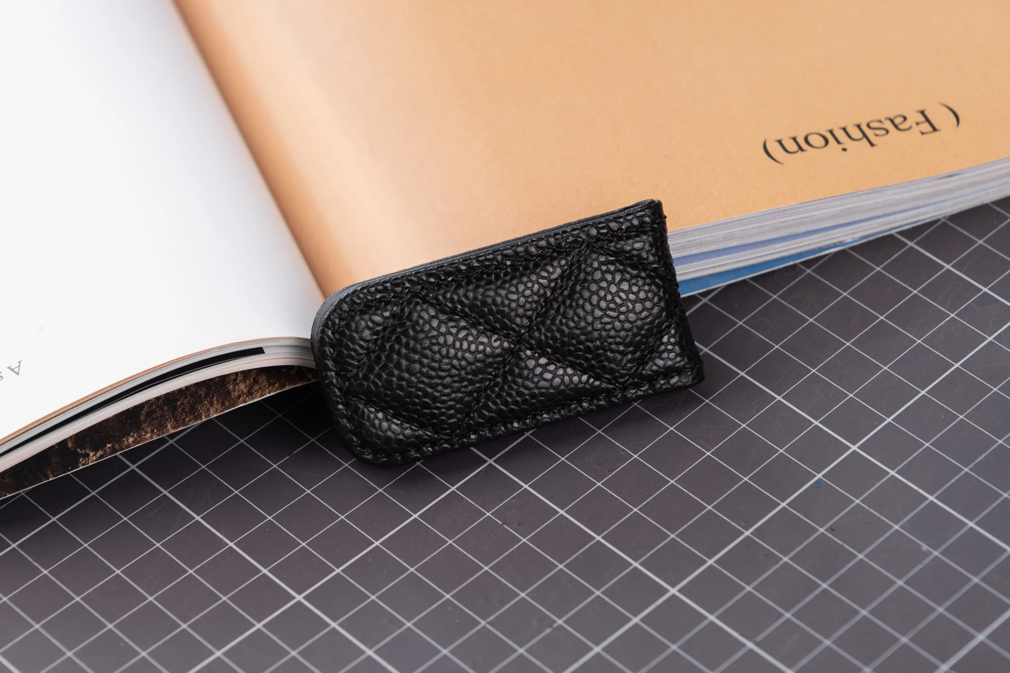 Ảnh Studio Money Clip Penny - Koi Leather