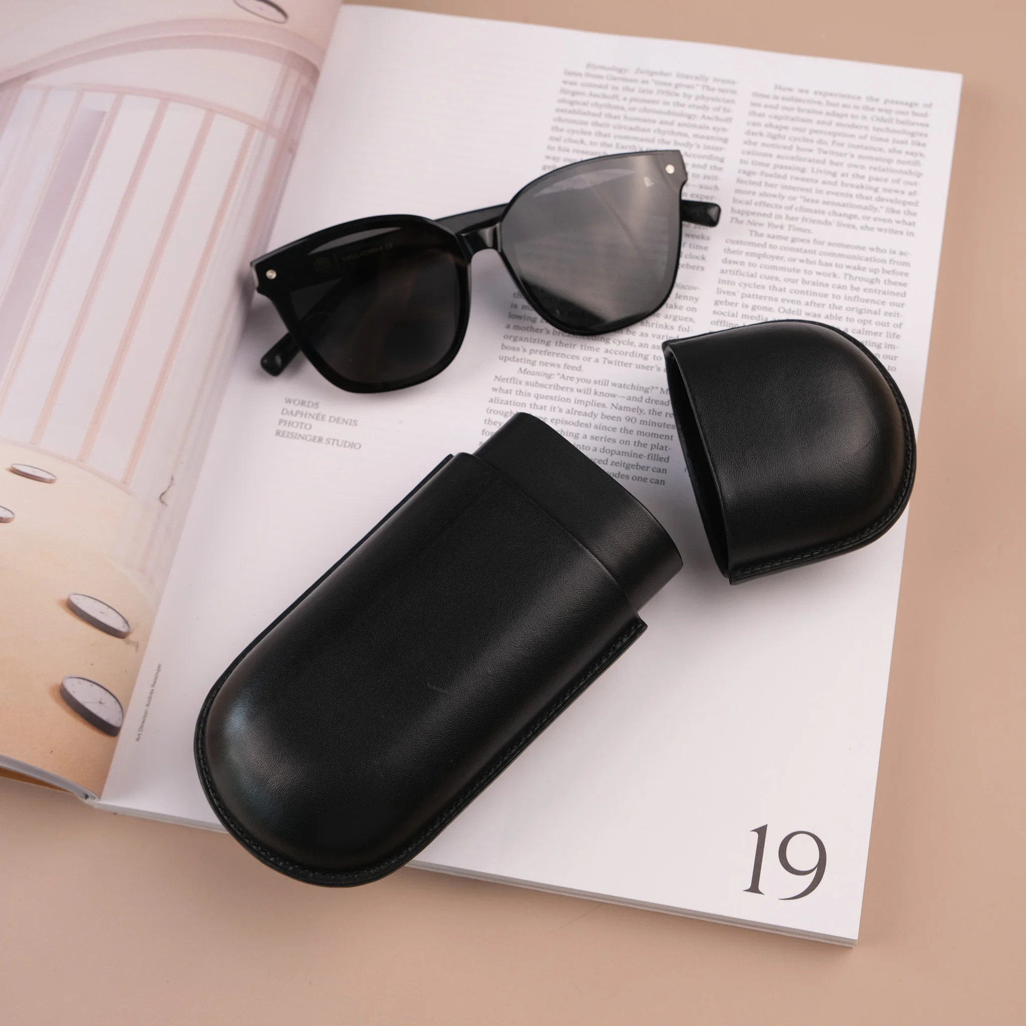 Ảnh Studio Hộp đựng mắt kính - Koi Leather