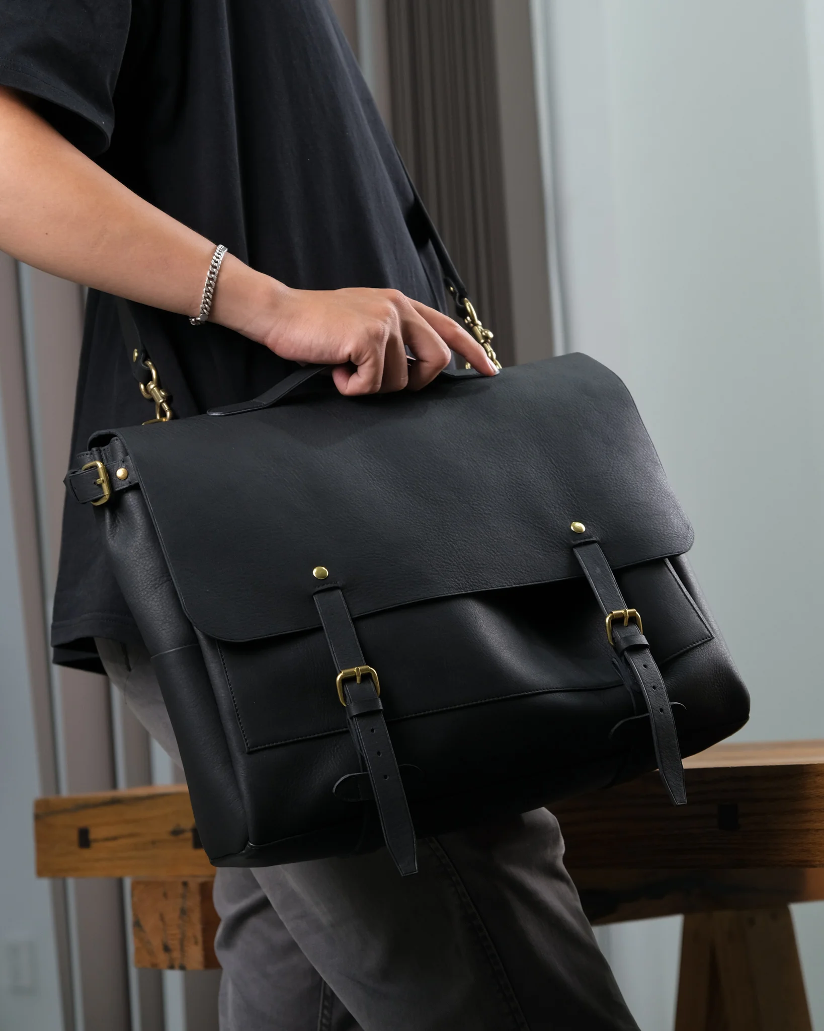 Ảnh Studio Messenger bag by Minerva - Koi Leather