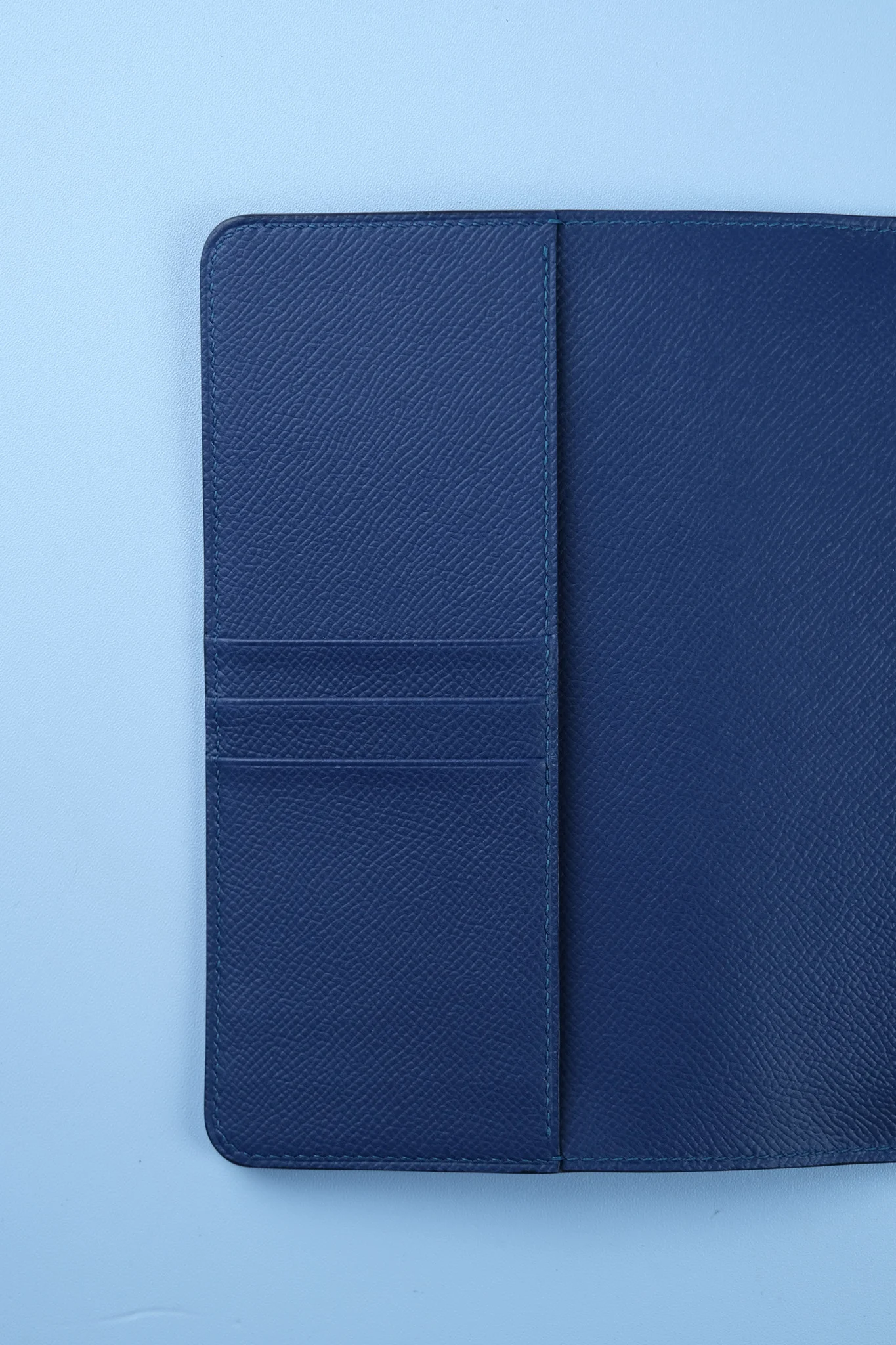 Ảnh Studio Sổ tay da epsom B6 - Koi Leather