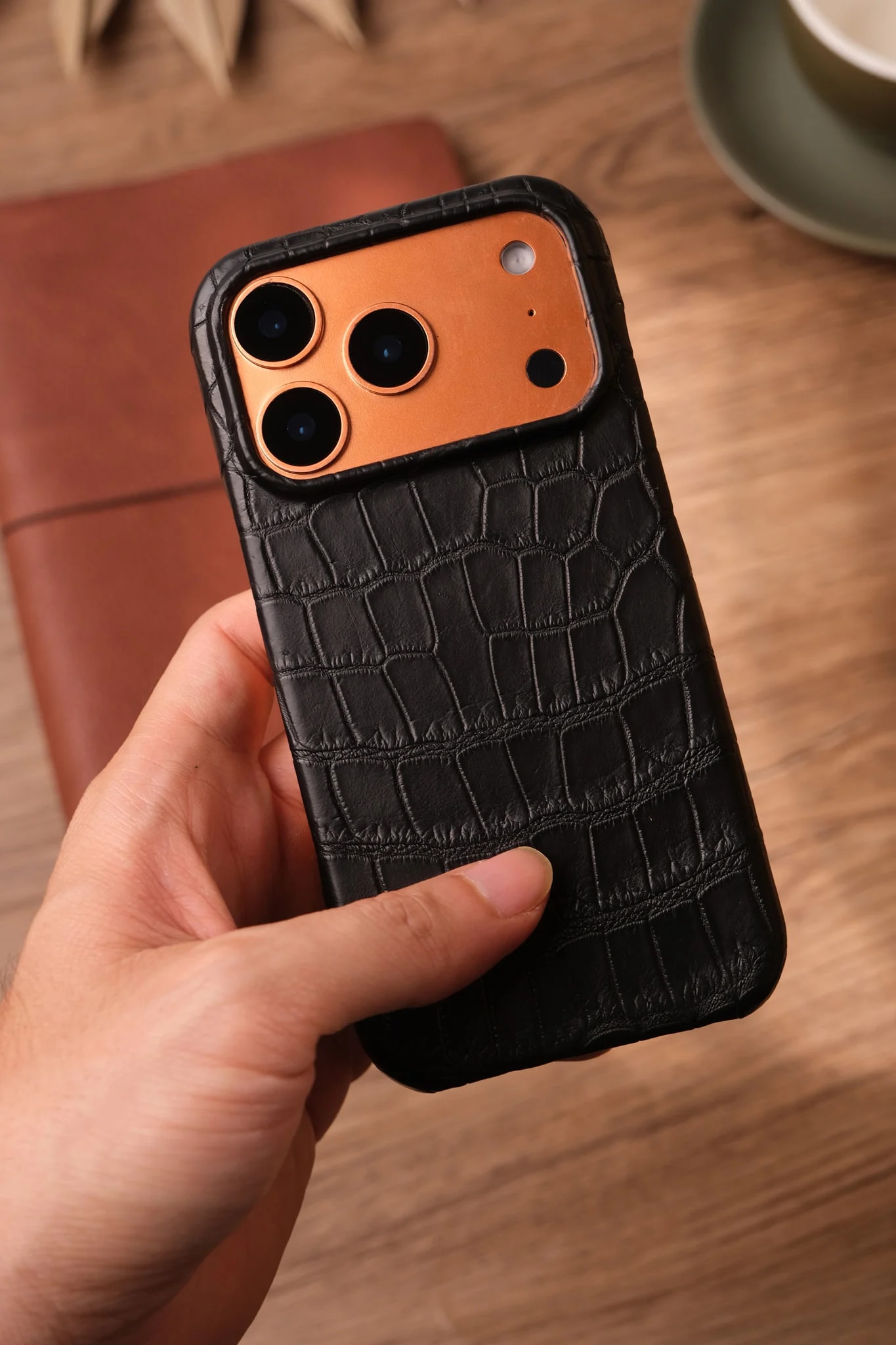 Ảnh Studio Iphone case - Koi Leather