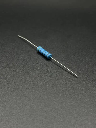 470Ω 2W resistor