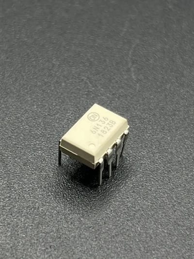 6N136 optocoupler