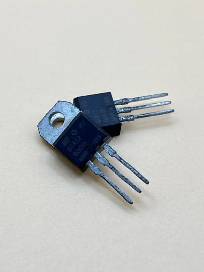 BTA12-800B triac