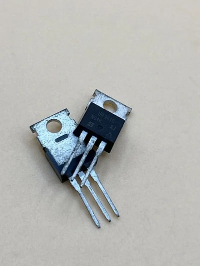 FET IRF9610