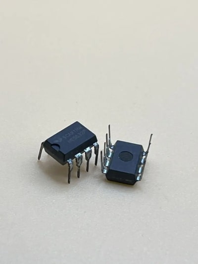 NE5532 low noise dual op amp