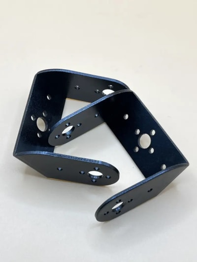 Oblique U shaped servo bracket