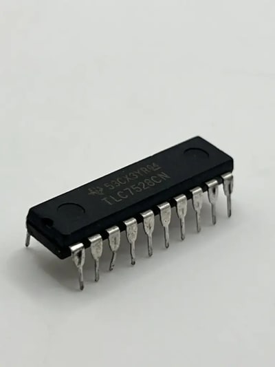 TLC7528CN dual output channel 8bit DAC
