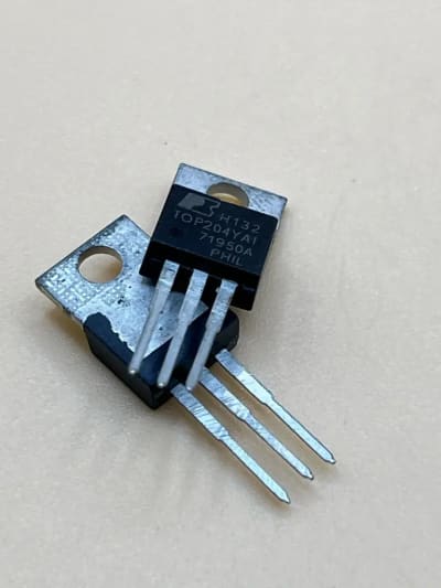 TOP204YA1 Power chip
